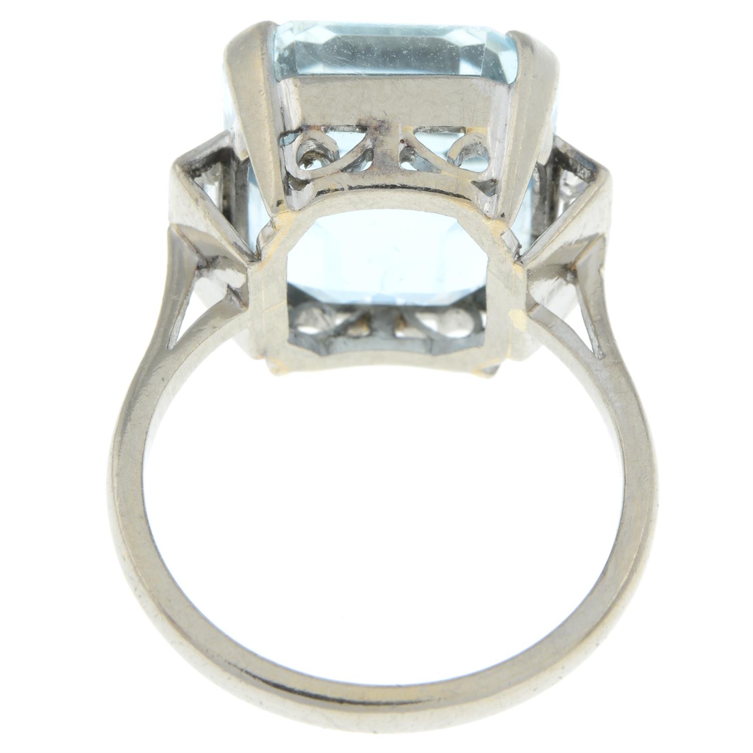 Aquamarine and diamond ring - Image 3 of 5