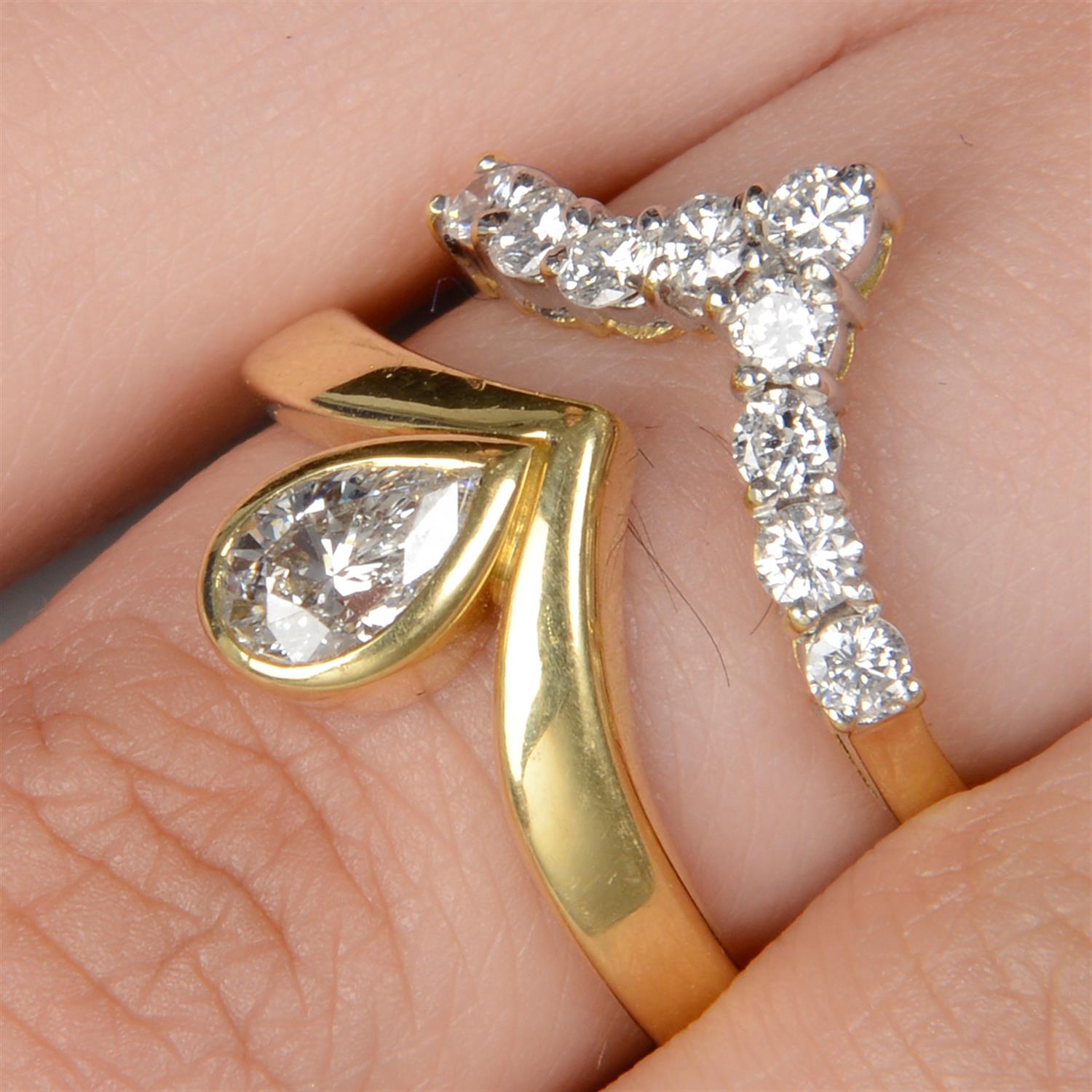 18ct gold diamond ring and fitted chevron ring