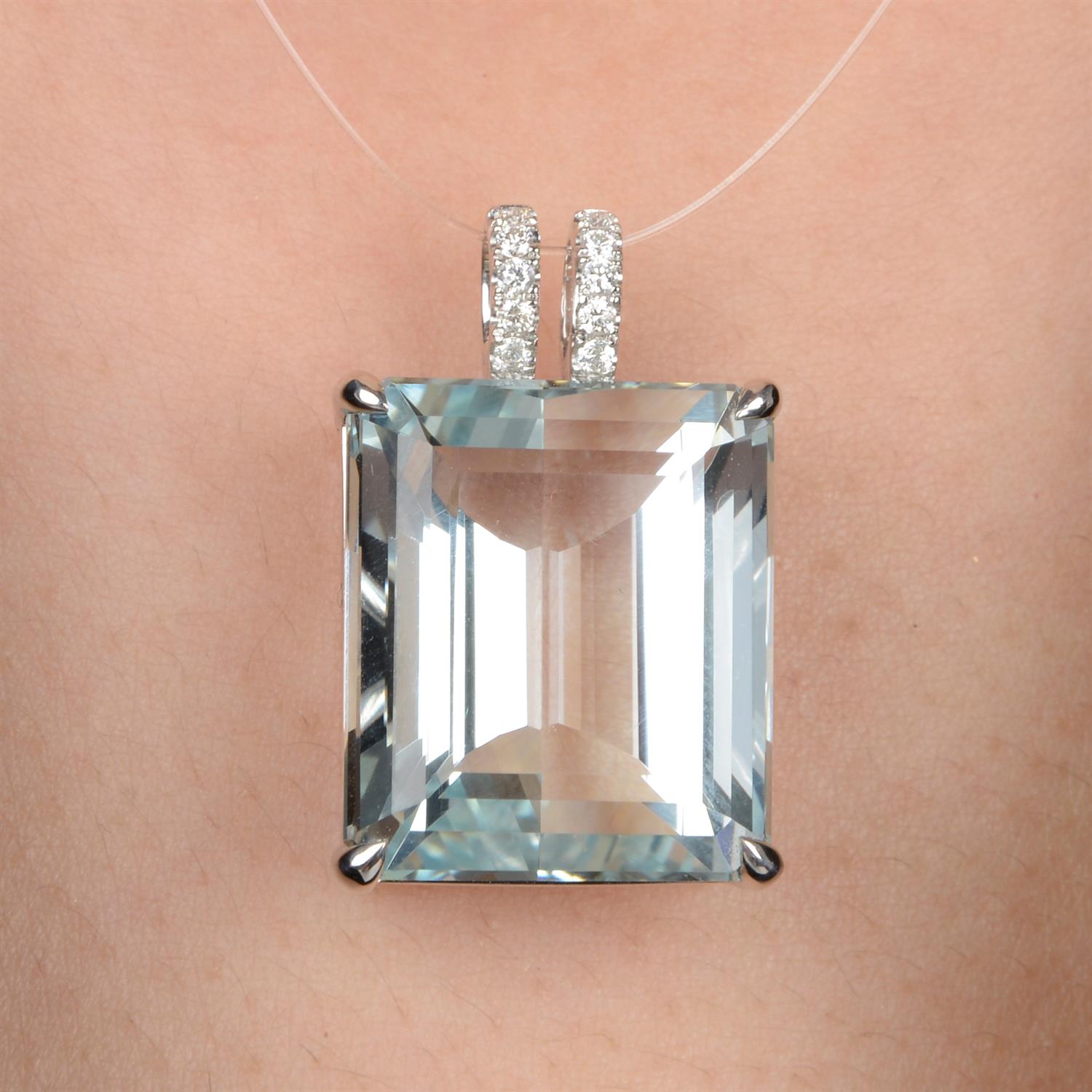 Aquamarine and diamond pendant - Image 5 of 5