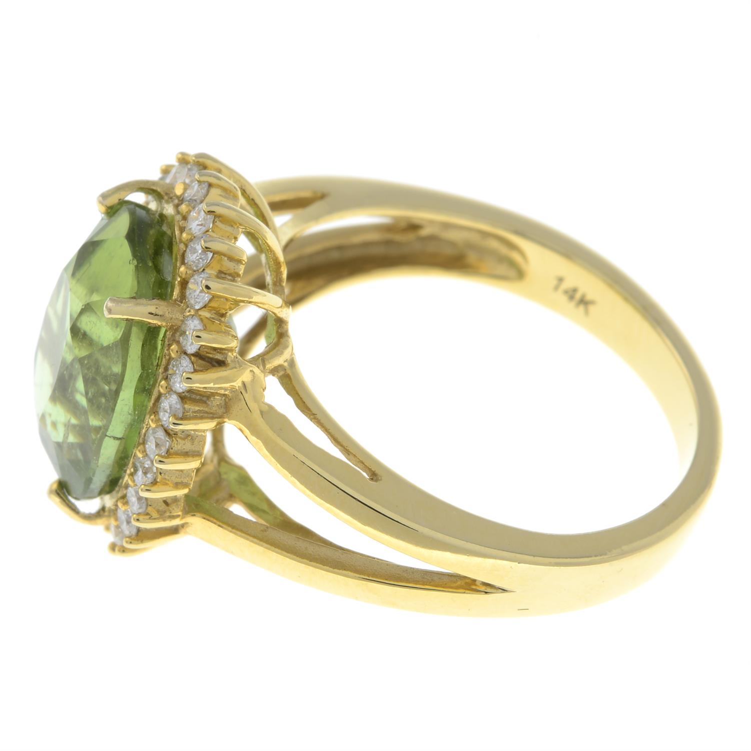 Green tourmaline and diamond cluster ring - Image 4 of 5