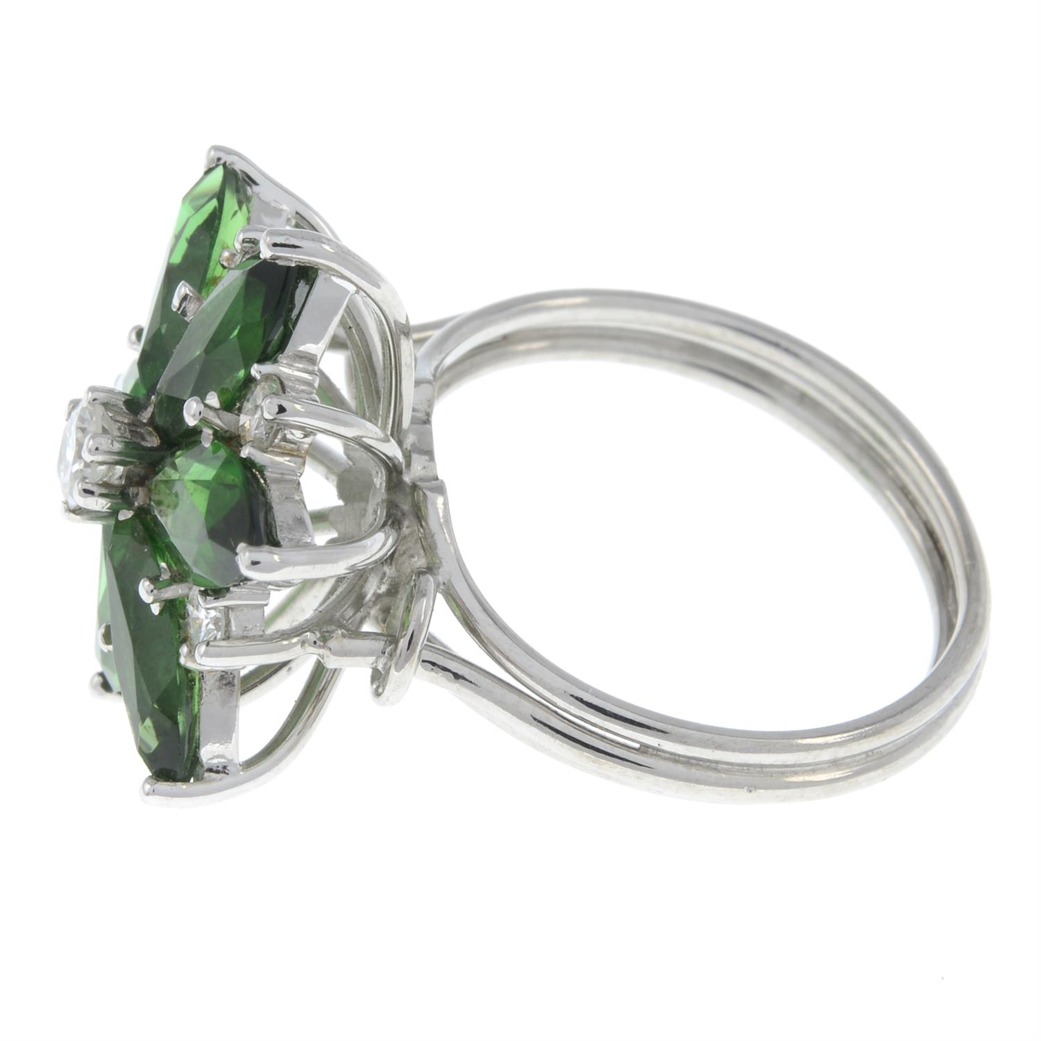 Diamond and green gem floral cluster ring - Image 4 of 5