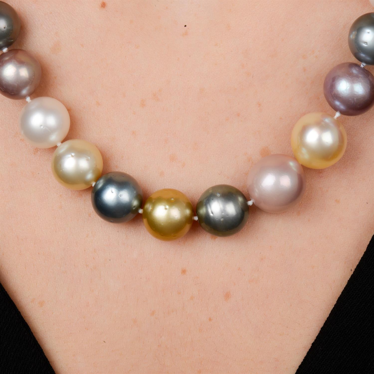 Multi-hue cultured pearl single-strand necklace - Image 4 of 4