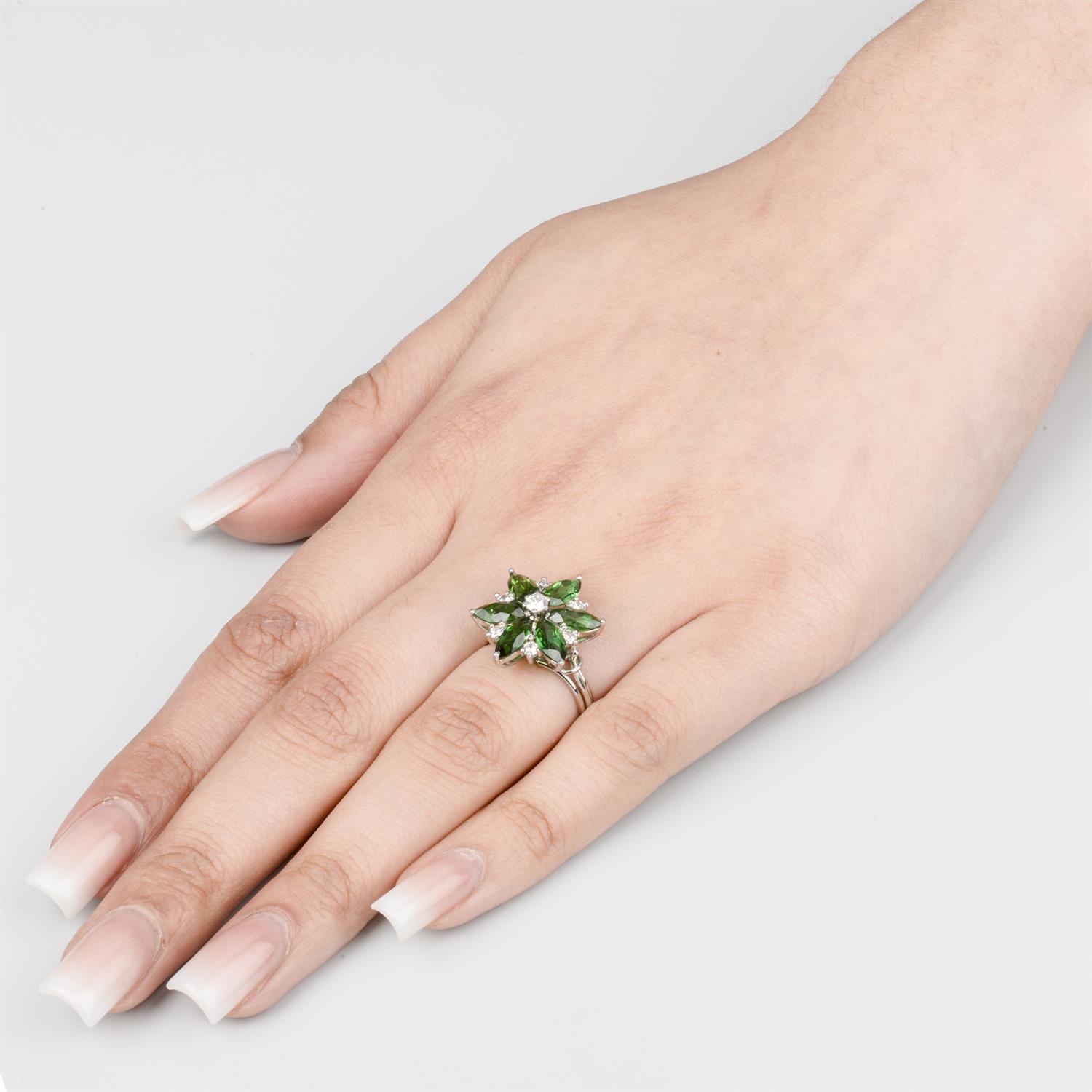 Diamond and green gem floral cluster ring - Image 5 of 5