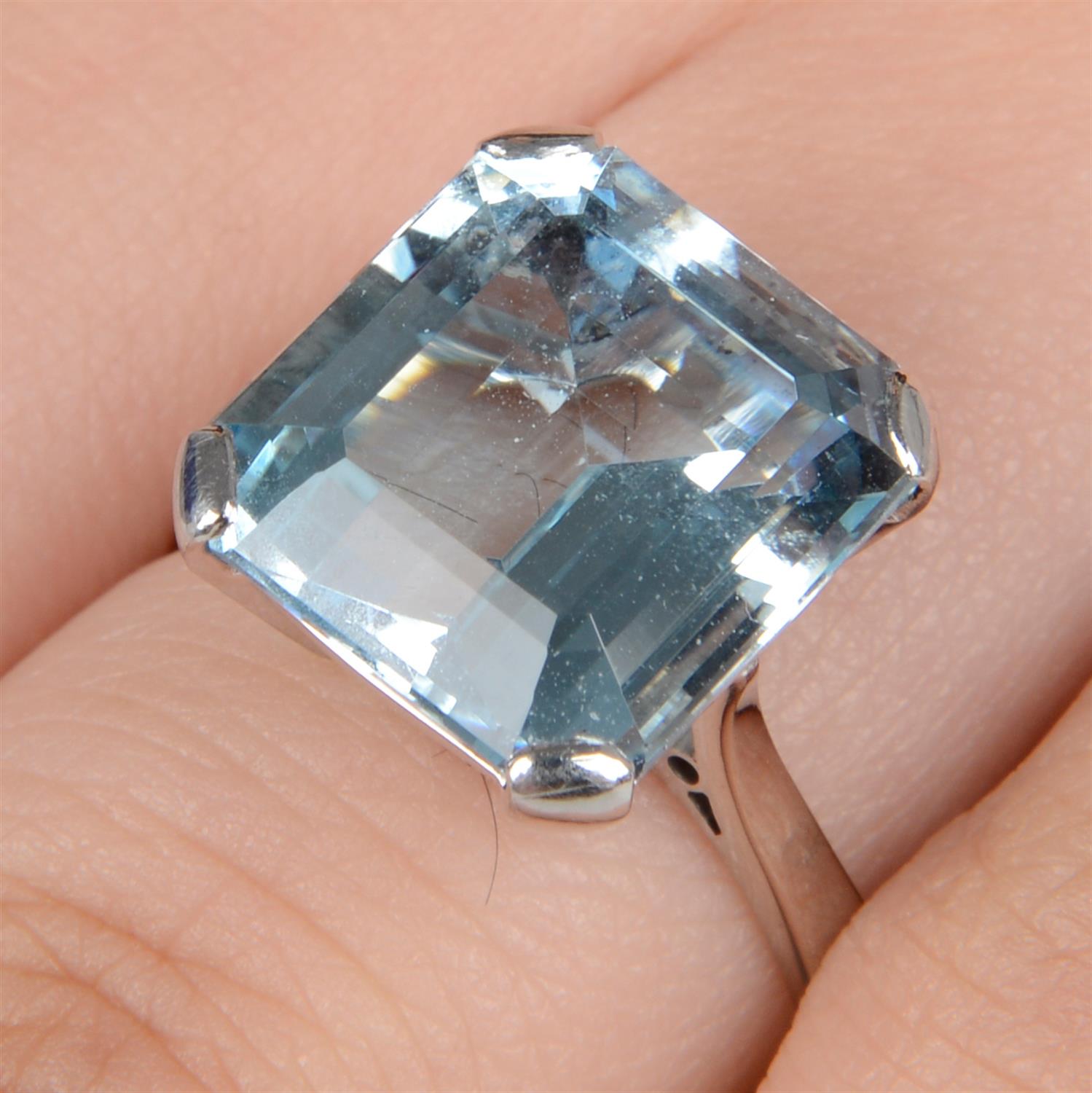 Aquamarine single-stone ring