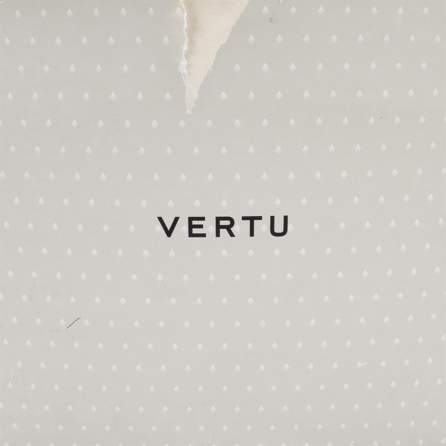 A boxed Vertu mobile phone - Bild 3 aus 3