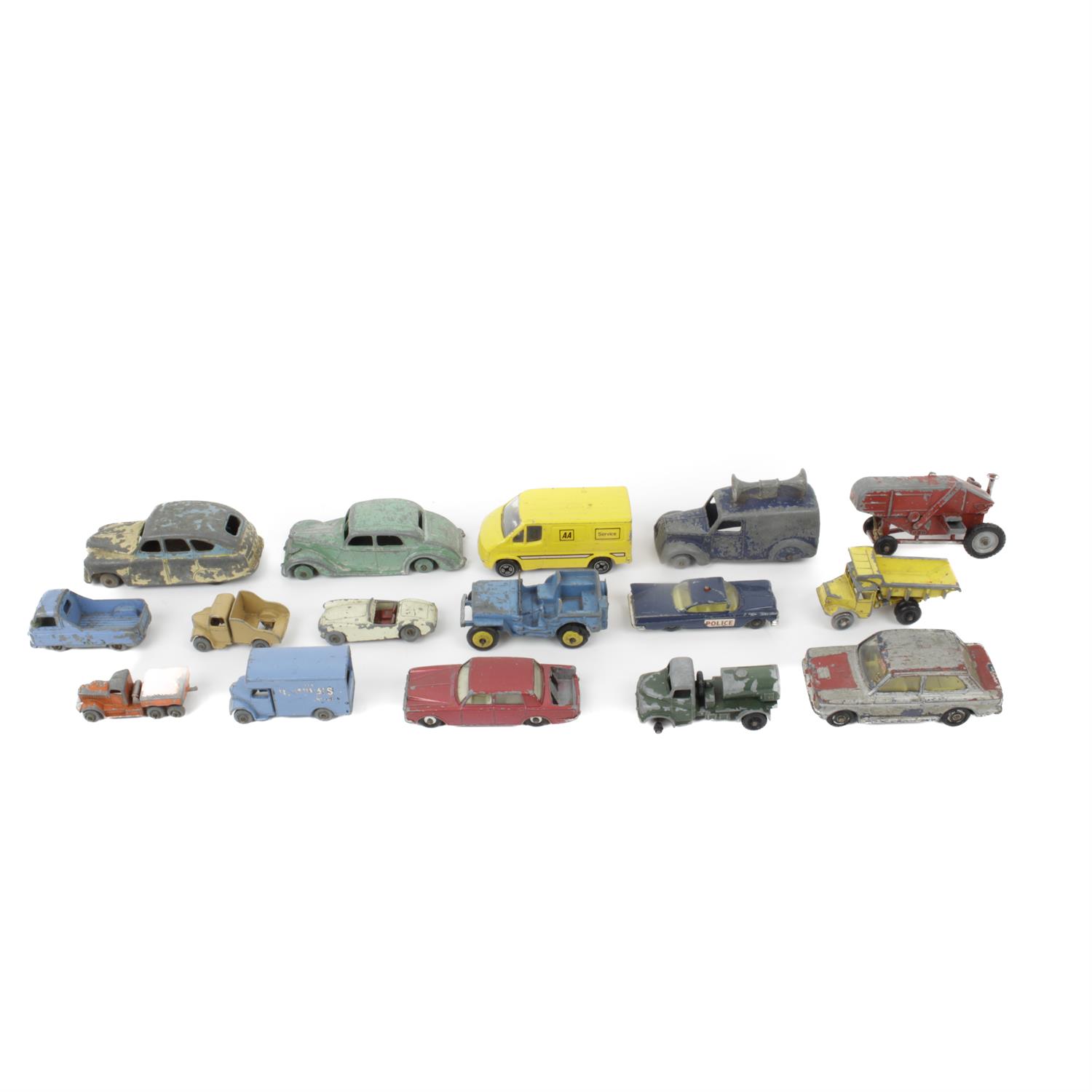 Assorted playworn diecast cars - Bild 2 aus 2