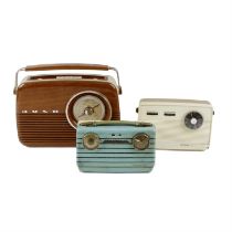 Assorted vintage radios