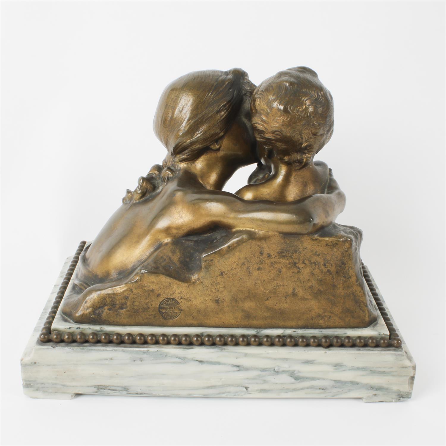 Patinated bronze of a mother and child, attributed to Henri Pernot - Bild 2 aus 3