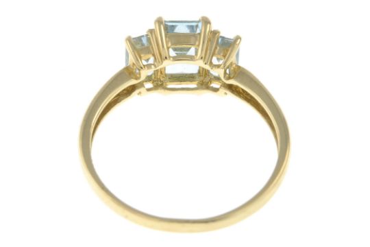 9ct gold aquamarine three-stone ring - Bild 2 aus 2