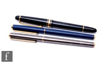 A collection of Mont Blanc pens, to include a Mont Blanc Meisterstuck 4810 fountain pen 14K (585)