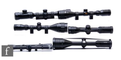 A collection of rifle scopes, to include boxed Richter Optic 4 x 20mm and boxed Hawke Vantage 3-9