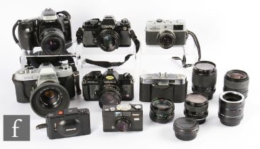 A collection of 35mm range finder and SLR cameras, to include Minolta Dynax 300si, Rollei B.35