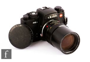 A Leica R6.2 R6.2 Schwz, 1996, black, with Elmarit-R 135mm f/2.8 lens.