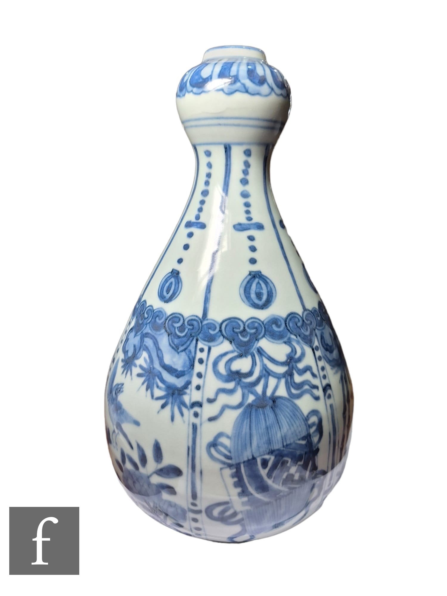 A Chinese Wanli style blue and white garlic head vase, decorated with segmented panel, - Image 4 of 6