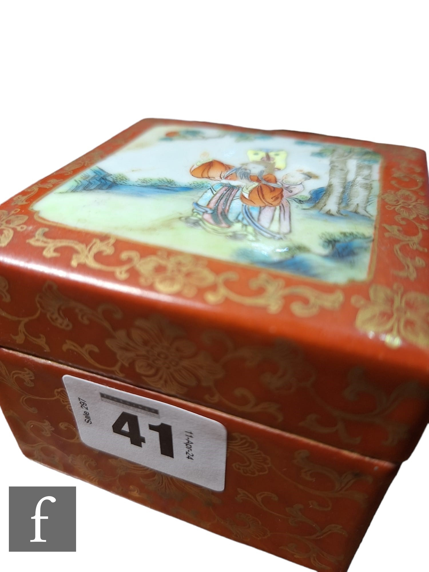 A Chinese Late Qing Dynasty porcelain cosmetics box, the square section box with removable cover and - Image 12 of 13