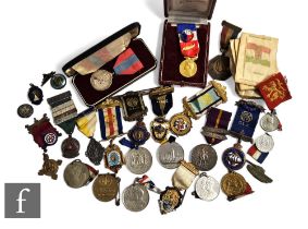 A small parcel lot of commemorative medallions, Buffalo medals, an Imperial Service Medal etc.