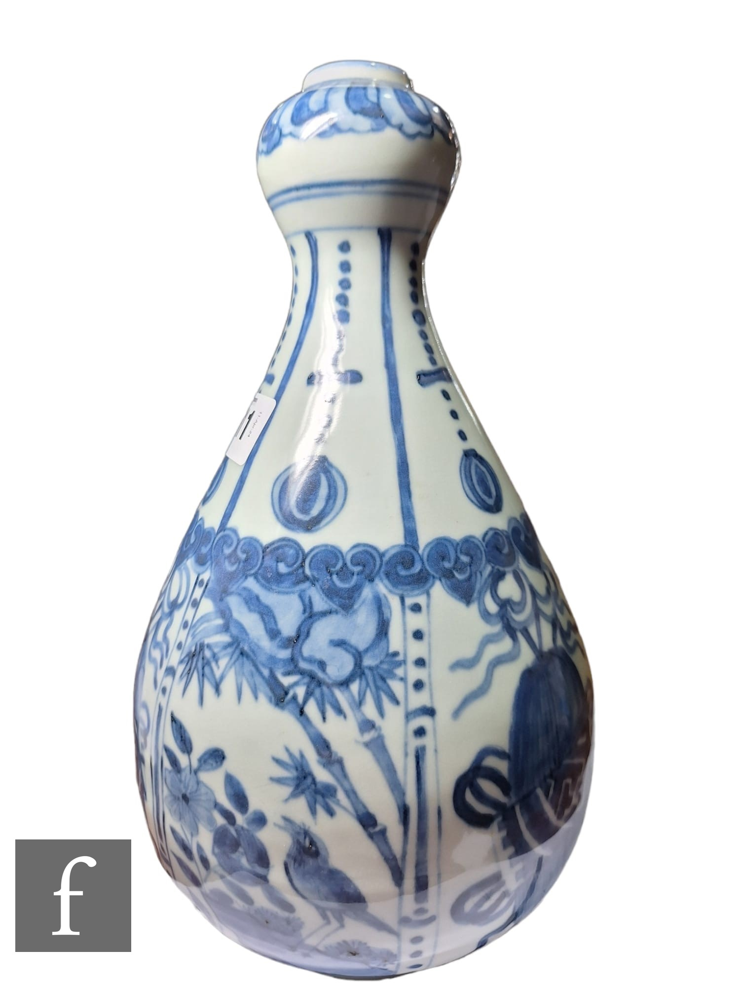A Chinese Wanli style blue and white garlic head vase, decorated with segmented panel, - Image 3 of 6