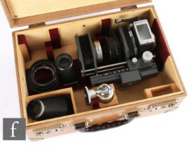 A Leitz Visoflex II with accessories and two prisms in fitted wooden box.