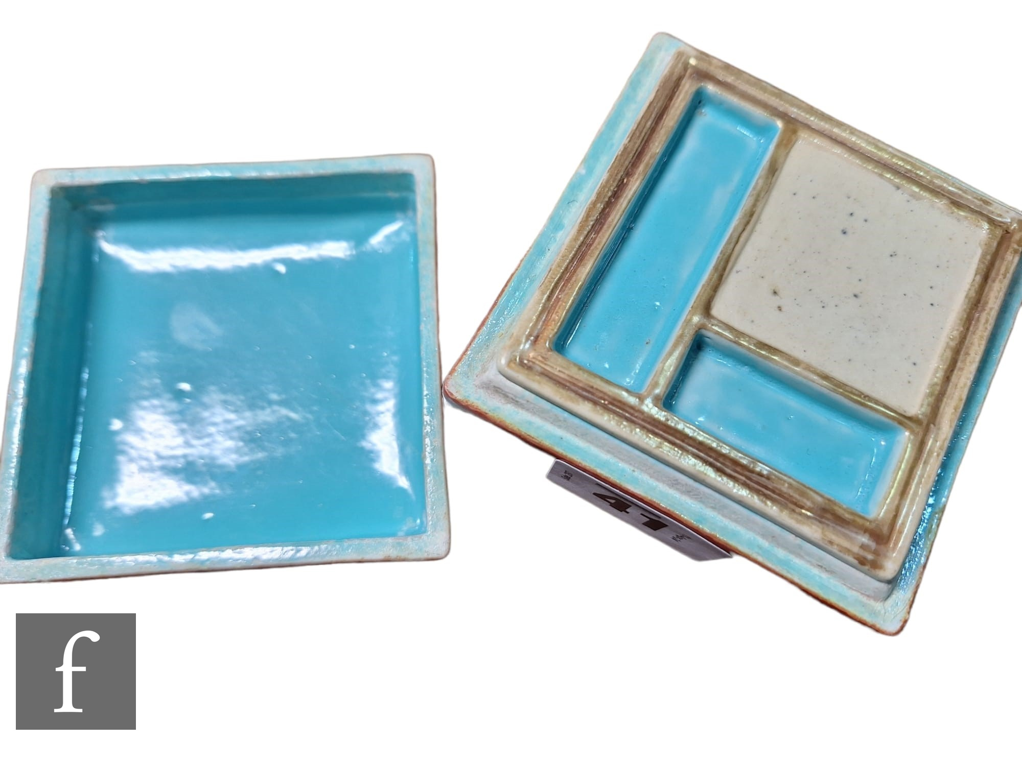 A Chinese Late Qing Dynasty porcelain cosmetics box, the square section box with removable cover and - Image 5 of 13