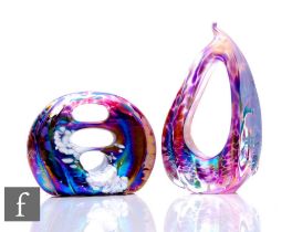 A contemporary Kris Heaton for Neo Art studio glass sculpture, of organic ribbed ovoid form with a