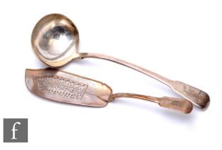 A Georgian hallmarked silver fiddle pattern soup ladle, length 32cm, with a silver fish slice, total