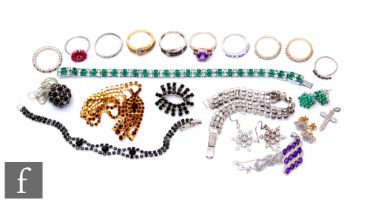 A parcel lot of costume and silver jewellery to include ten rings, four pairs of earrings, five
