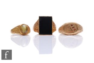 Three 9ct hallmarked stone set rings to include cat's eye and onyx examples, total weight 13.4g,