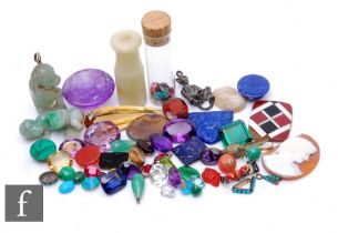 A small parcel lot of loose stones to include garnet, emerald, amethyst and lapis lazuli with two