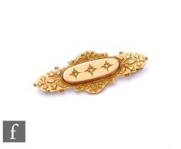 A 9ct hallmarked bar brooch set with three diamond chips, weight 3.3g, length 4cm, Birmingham 1905.