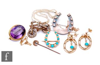 A small parcel lot of assorted jewellery to include a pair of turquoise and seed pearl earrings, a