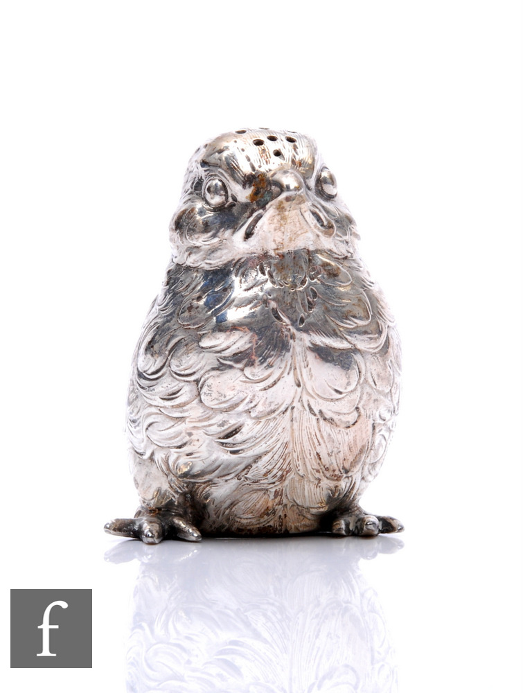 An Edwardian hallmarked silver pepper modelled as a seated chick, weight 82g, height 6.45cm, Chester