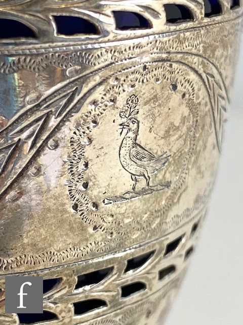 A hallmarked silver pedestal sugar basin with engraved swag and pierced decoration encompassing blue - Image 3 of 7