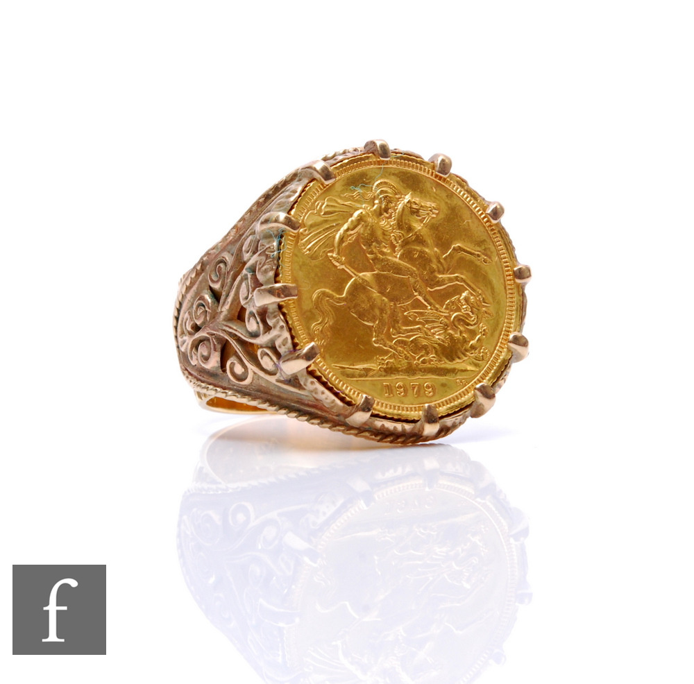 A 9ct hallmarked full sovereign ring, loose mounted coin dated 1979, total weight 21g, ring size W.