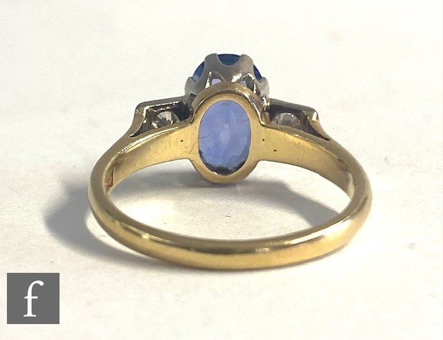 An 18ct hallmarked sapphire and diamond three stone ring, central oval cornflower blue sapphire - Image 2 of 4