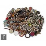 A parcel lot of assorted costume, silver and other jewellery to include beads, brooches, pendants,