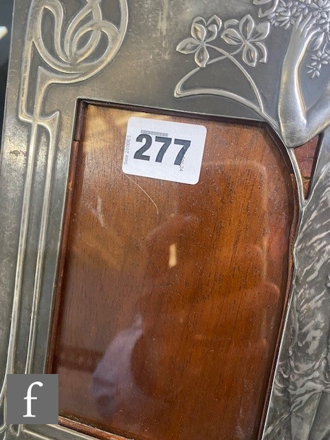 An WMF Catalogue number 32/2, Art Nouveau polished pewter double photograph frame with a central - Image 3 of 4