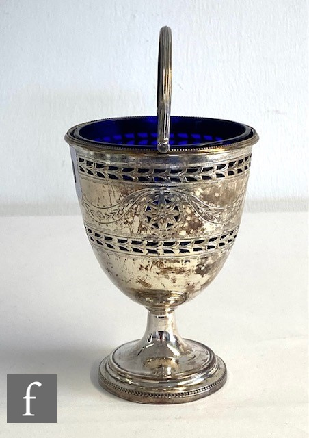 A hallmarked silver pedestal sugar basin with engraved swag and pierced decoration encompassing blue - Image 6 of 7