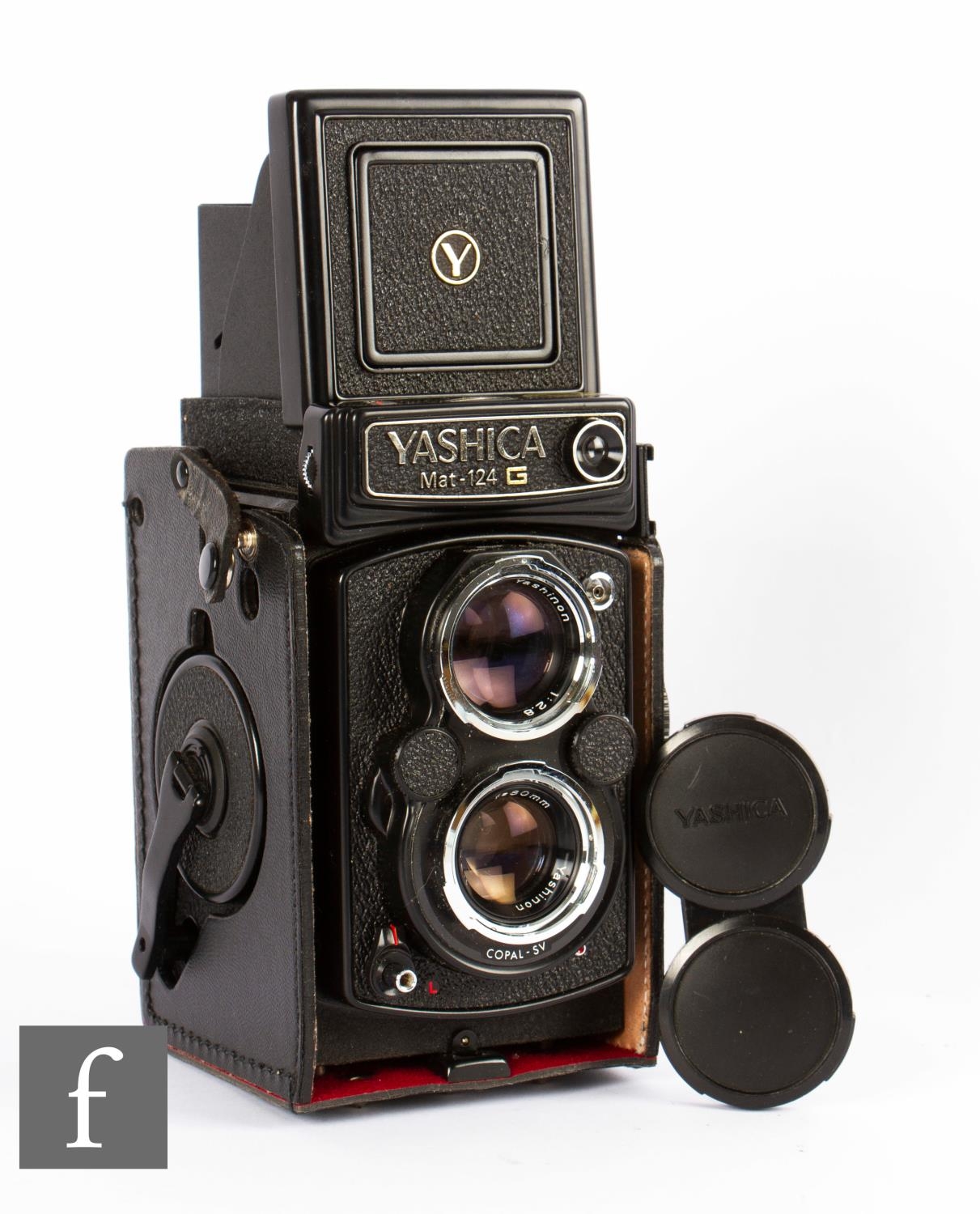 A Yashica Mat-124 G - Medium format twin lens reflex film camera, circa 1970, serial number 138684.