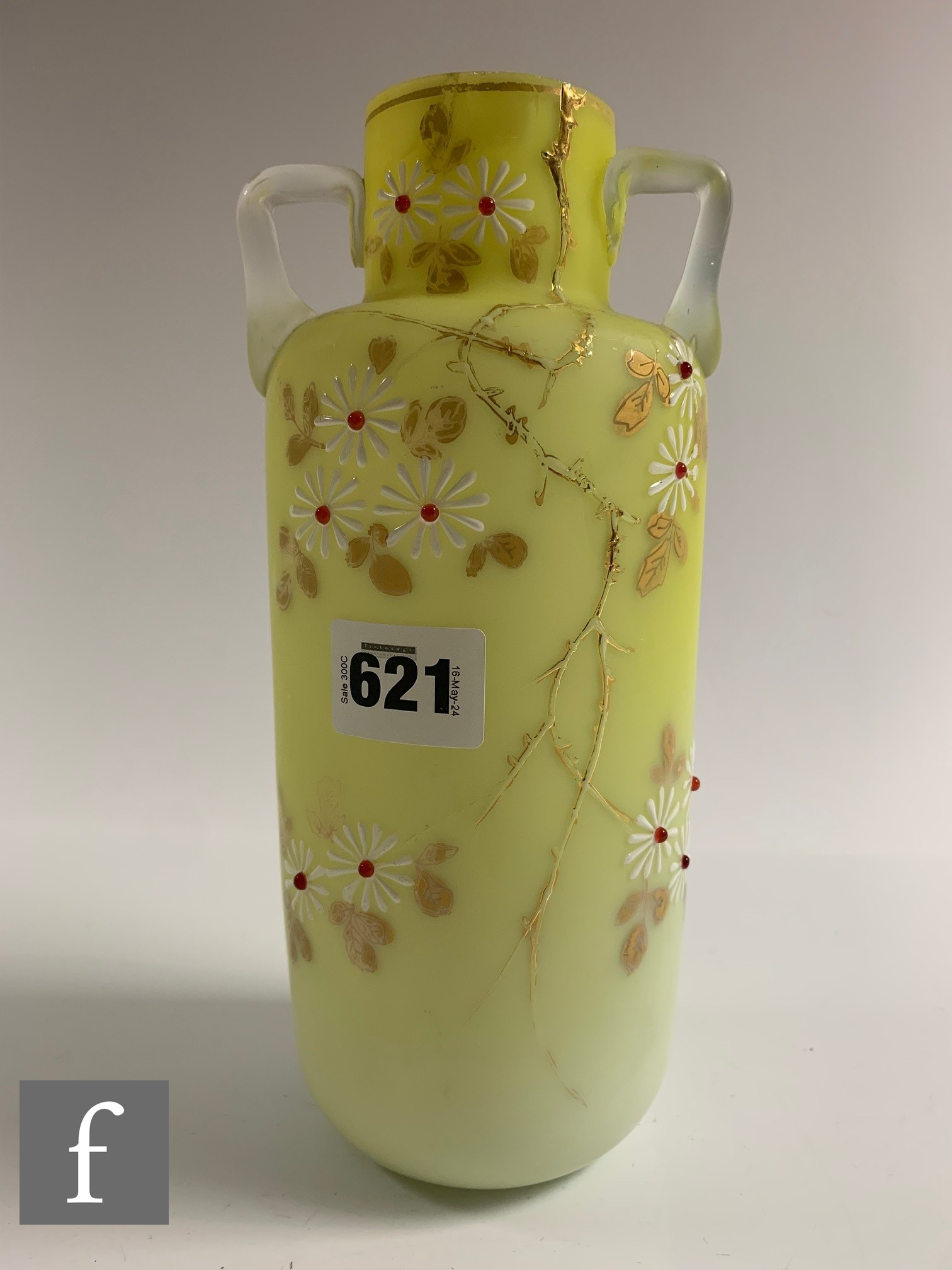 A late 19th Century continental glass vase, possibly Loetz of shouldered sleeve form with collar - Bild 2 aus 6