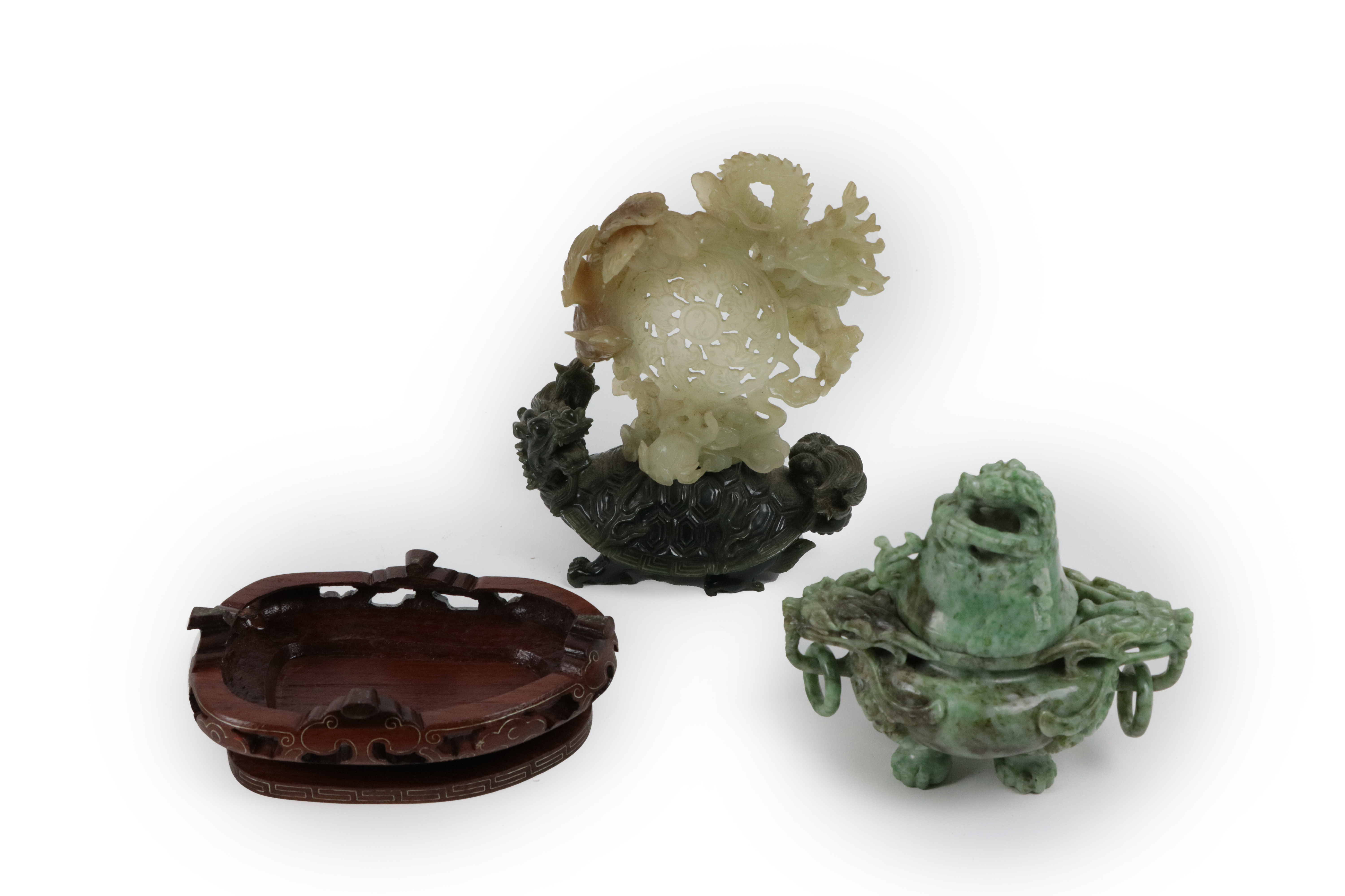 An attractive carved Chinese jade Model, the celadon top with central pierced medallion surrounded - Image 3 of 3