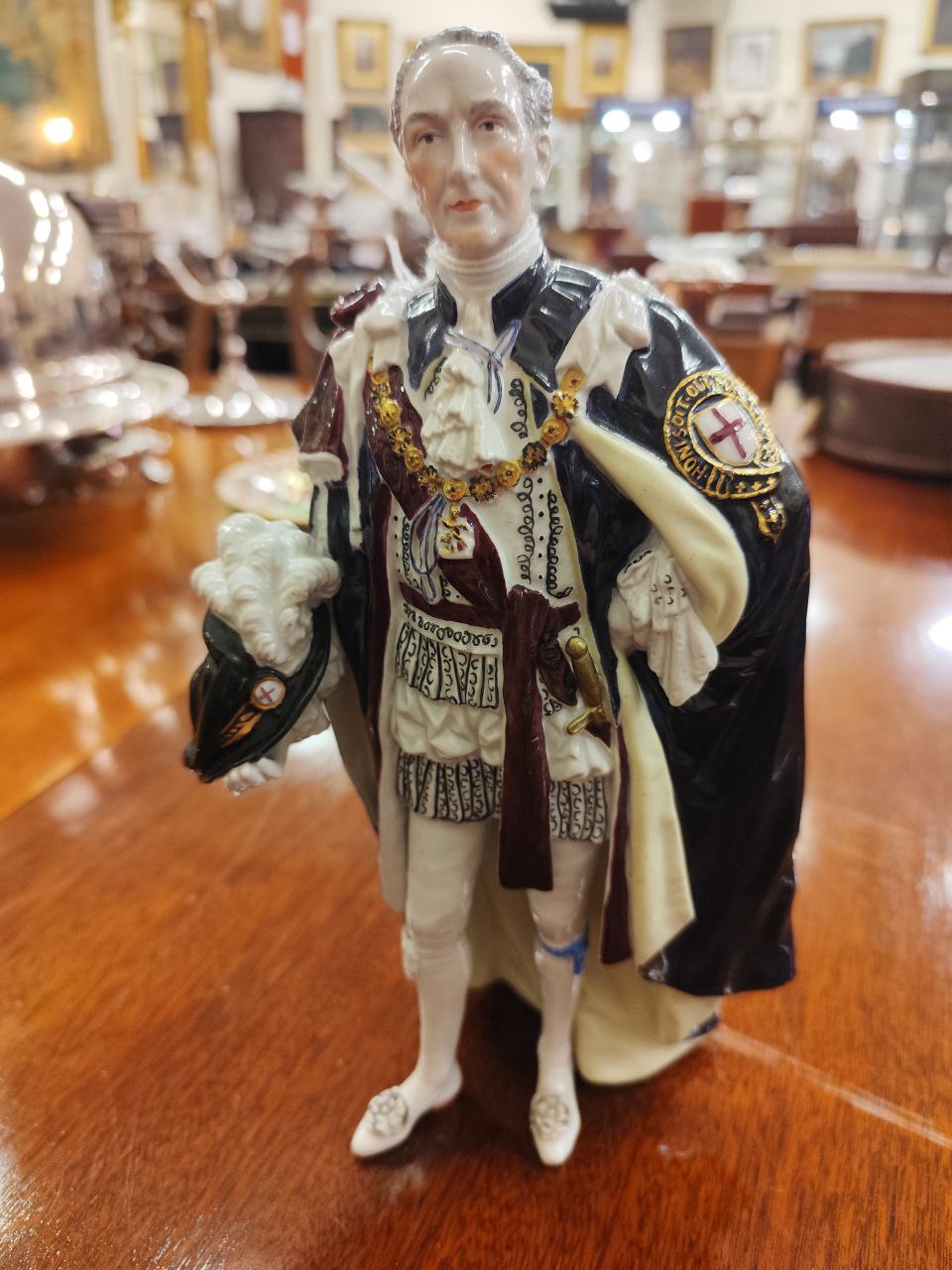 An early 20th Century German porcelain Dresden Figure, of a member of The Most Noble Order of the - Bild 2 aus 6