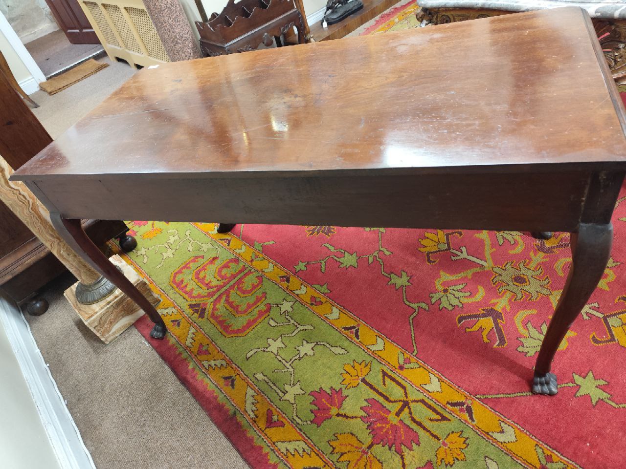 A fine quality early 19th Century Irish mahogany Side Table, the plain moulded top over a shaped - Image 9 of 9