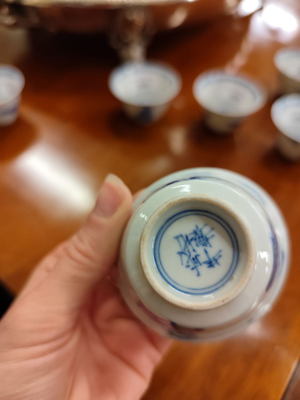 A set of 6 Chinese blue and white Tea Cups, each with landscape medallion interior, the exterior - Image 5 of 6