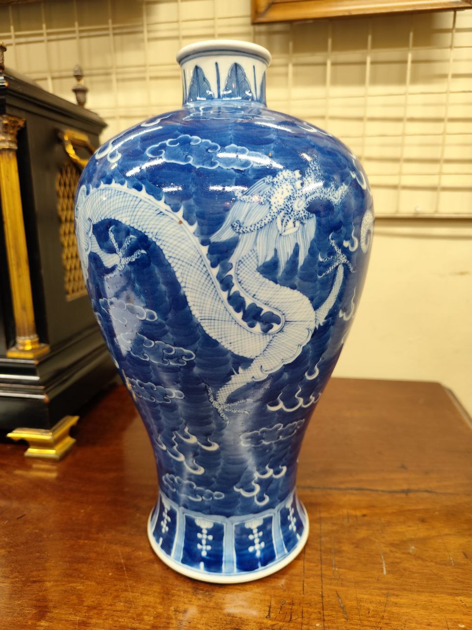 A large Chinese blue and white bulbous shaped 'Dragon Vase,' decorated with floating dragons, - Image 5 of 8