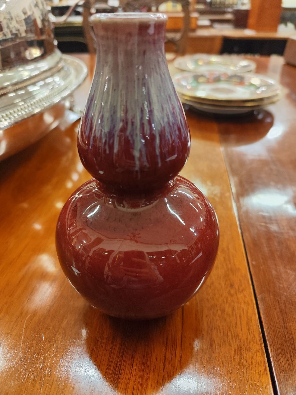 An attractive Chinese double gourd red 'flambé' design Vase, approx. 20cms (8"), together with a - Bild 2 aus 10