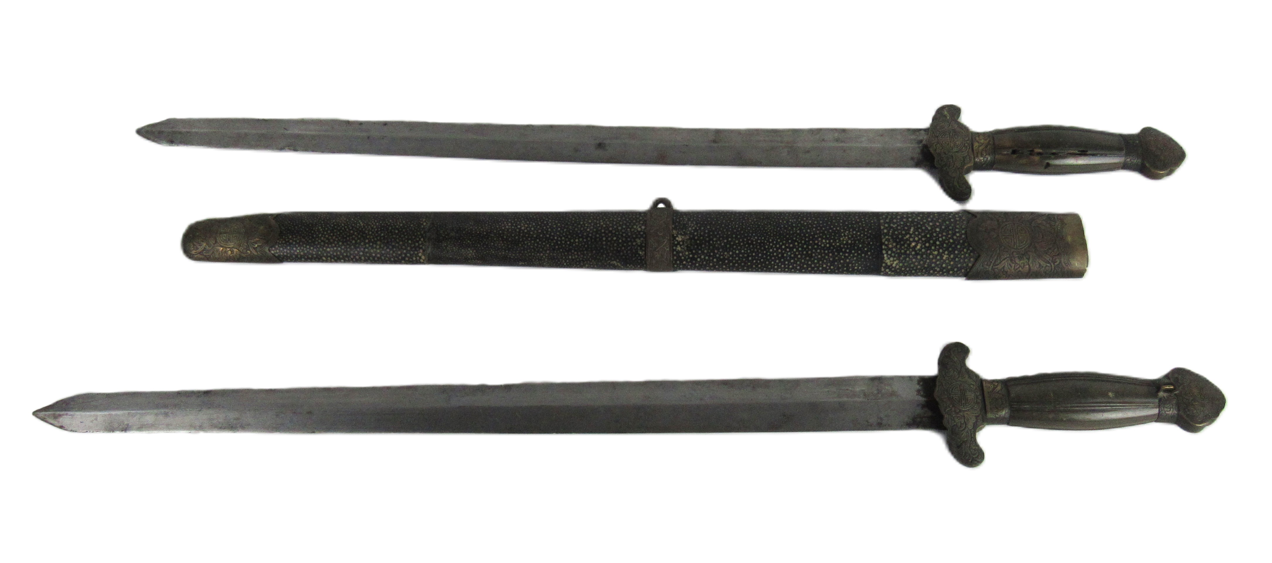 Militaria: A 19th Century Chinese double 'Shuang Jian' Sword, the shaped half handles with - Bild 2 aus 2