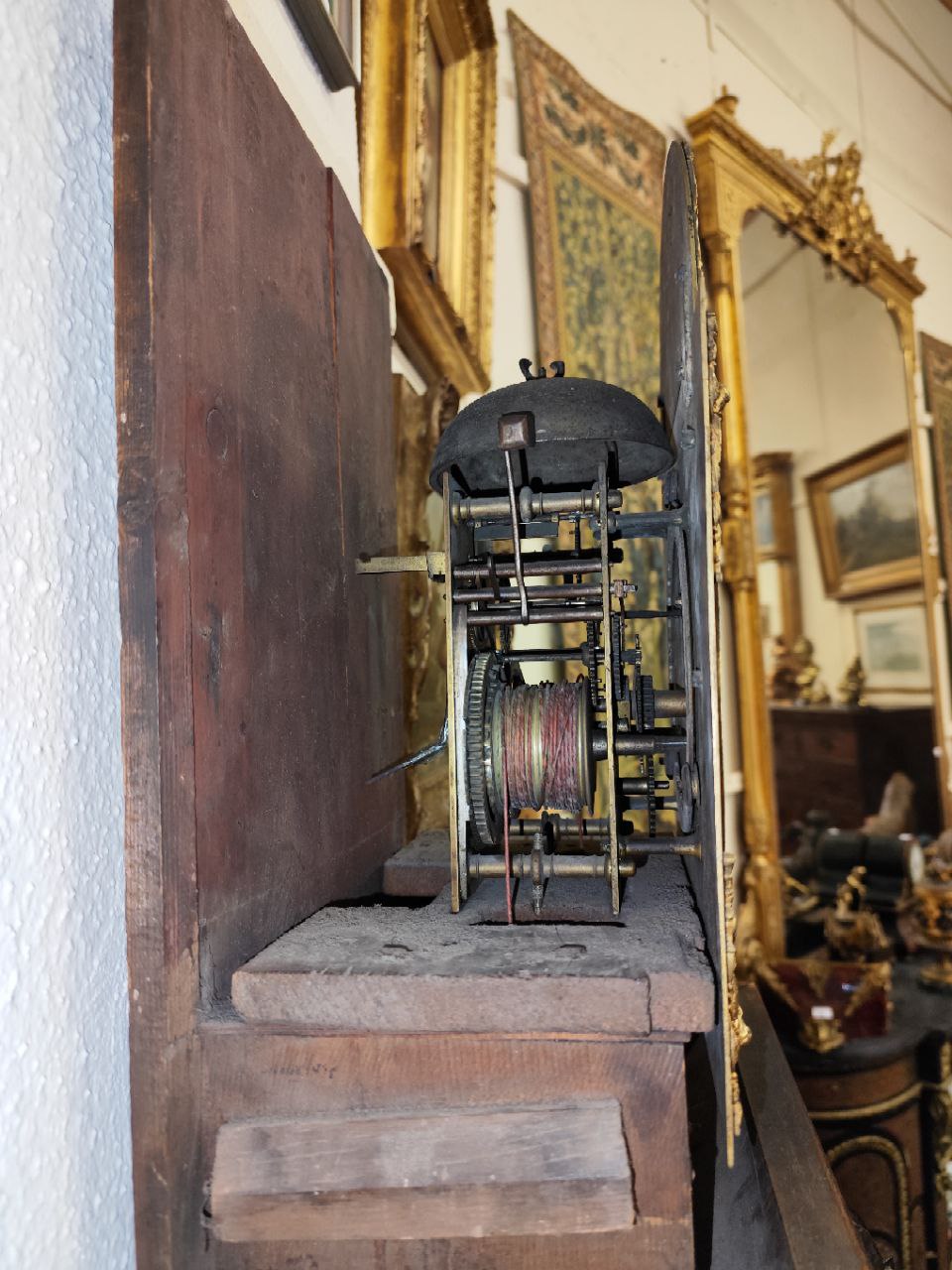 An important early 18th Century Irish mahogany cased Grandfather Clock, of narrow proportions, the - Bild 10 aus 13