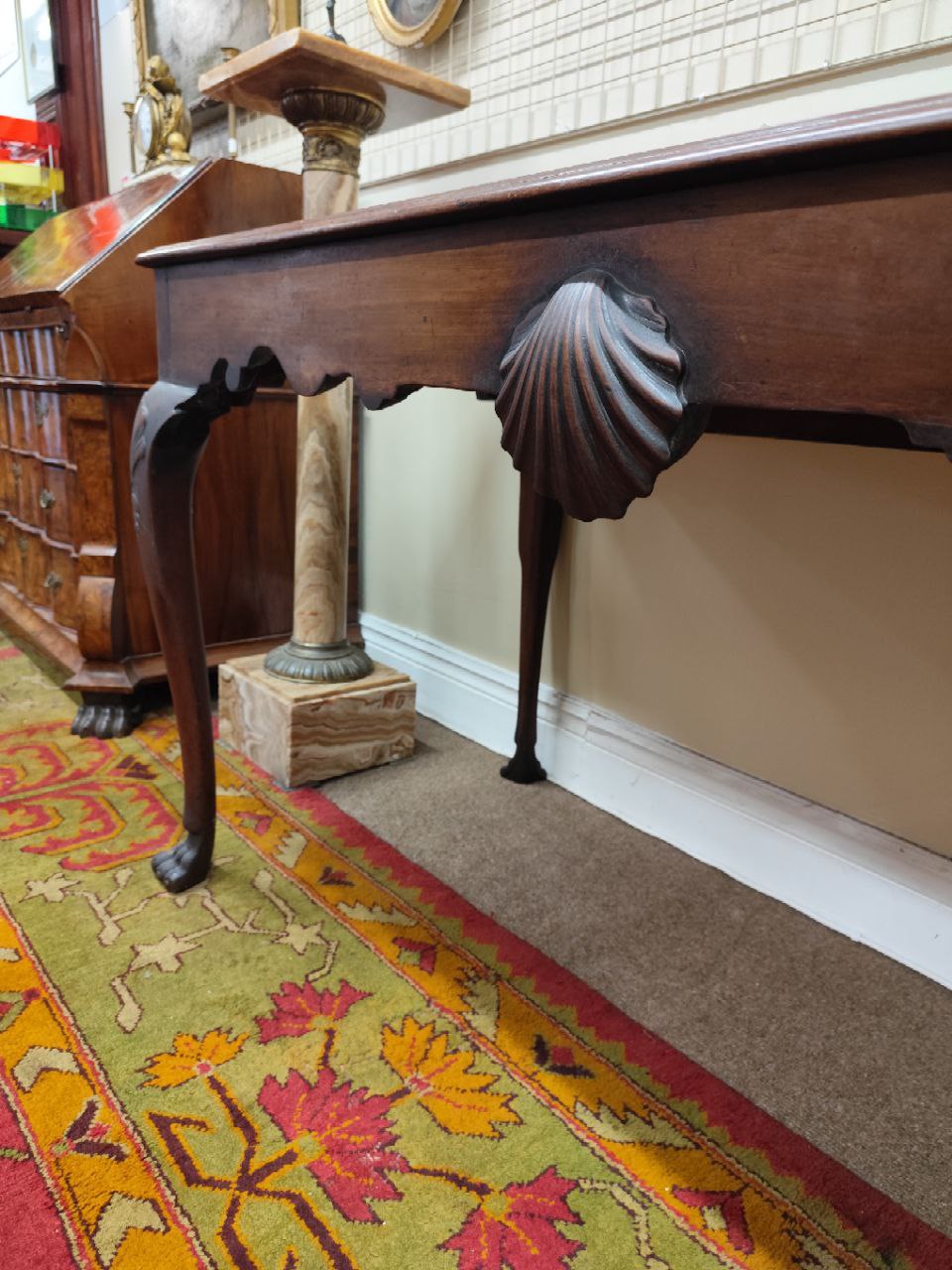 A fine quality early 19th Century Irish mahogany Side Table, the plain moulded top over a shaped - Image 4 of 9