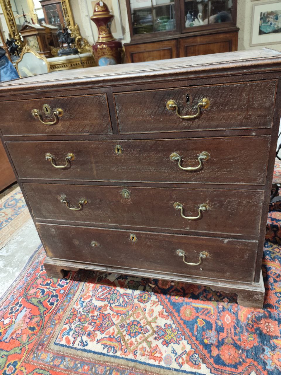 A Georgian Provincial oak Chest of Drawers, with tray top over two short and three long drawers with - Image 7 of 10