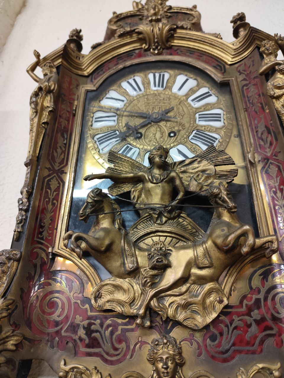 A fine quality 19th Century Louis XVI style French Boulle Bracket Clock, the top surmounted with a - Image 4 of 8